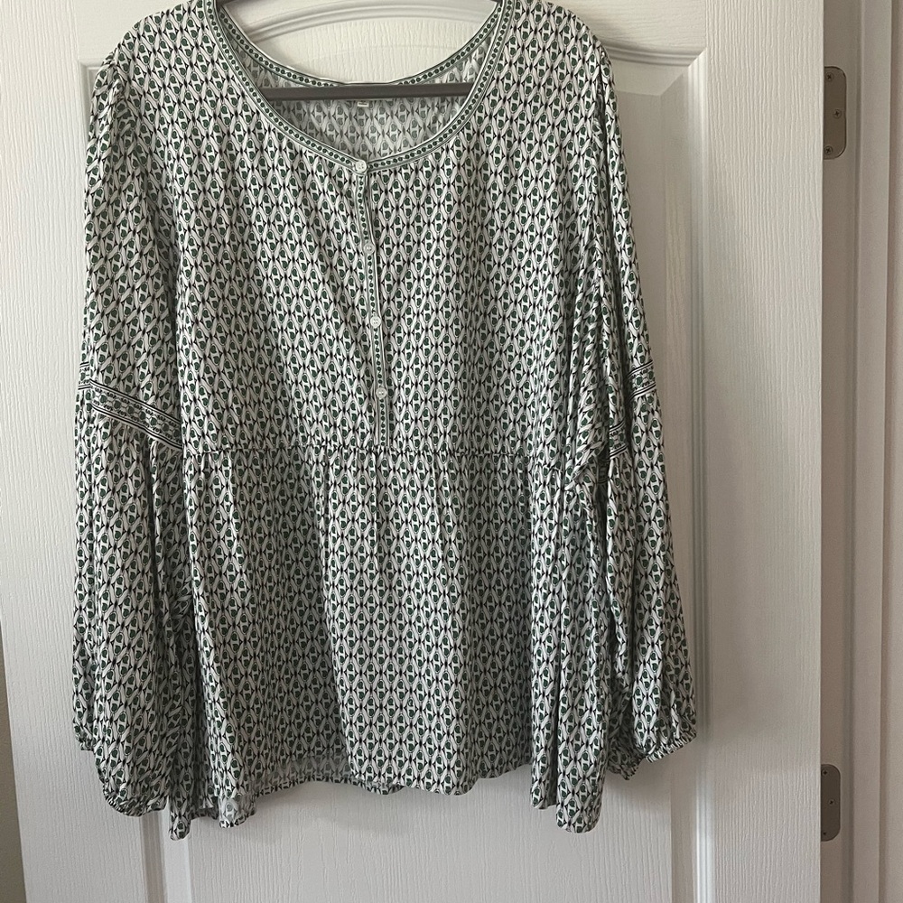 Max Studio Green and White Geometric Blouse